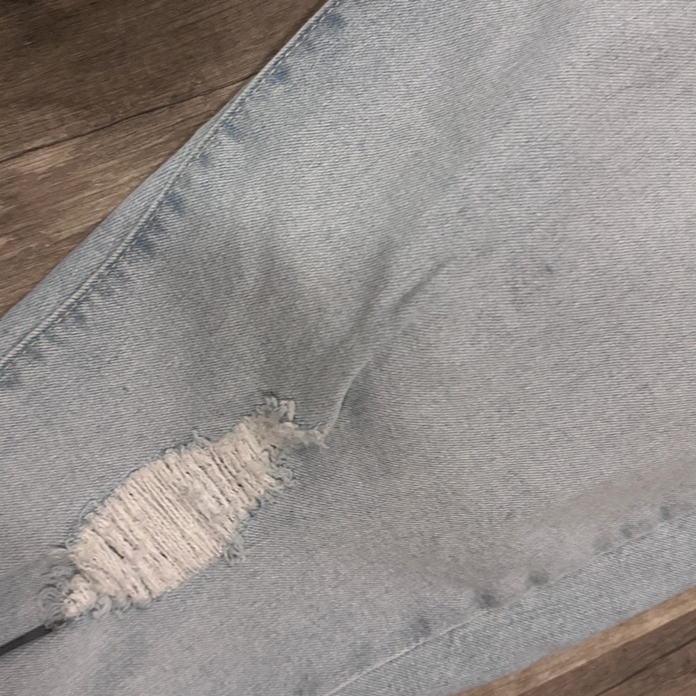 Denizen levis midrise boyfriend jeans

Woman’s size 12/31 - Picture 2 of 5